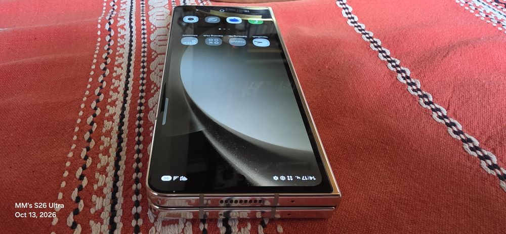 Продавам Samsung GalaxyZ Fold 5