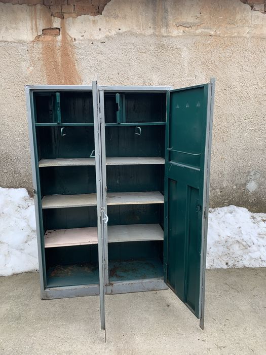 Dulap metalic rafturi