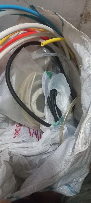 Разные медицинские шланги,тиски,иструменты для рехбу по дереву и др.