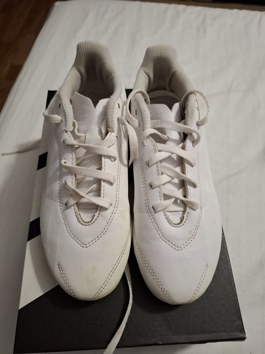 Ghete fotbal, Adidas, iarba