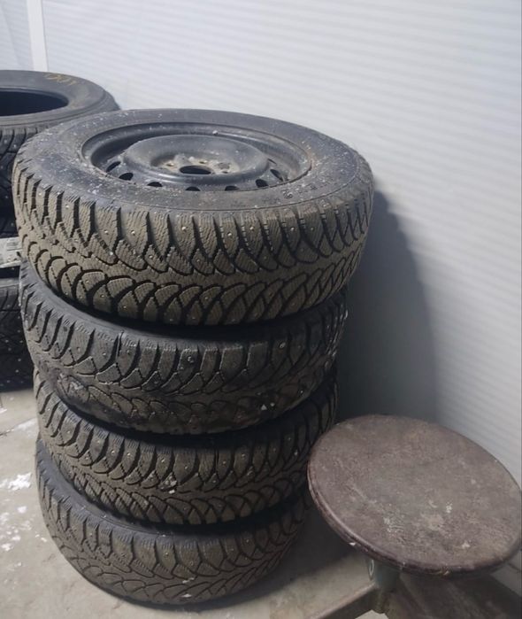 Продам зимнюю резину с дисками 15