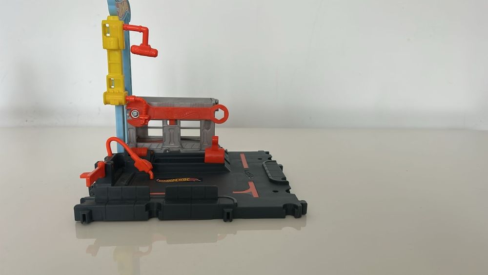 Jucărie Stația de Reparații Hot Wheels City Downtown