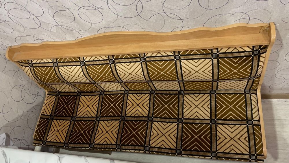 Продам срочно стол диван