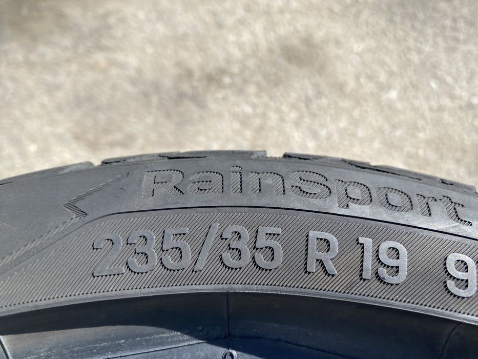 235/35/19 пара бу юнироял