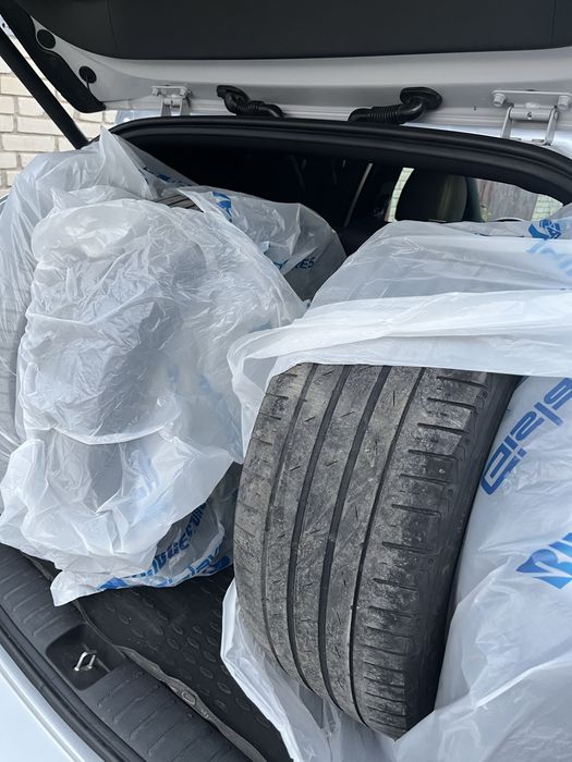 Продам комплект шин б/у 245/45/19 hankook