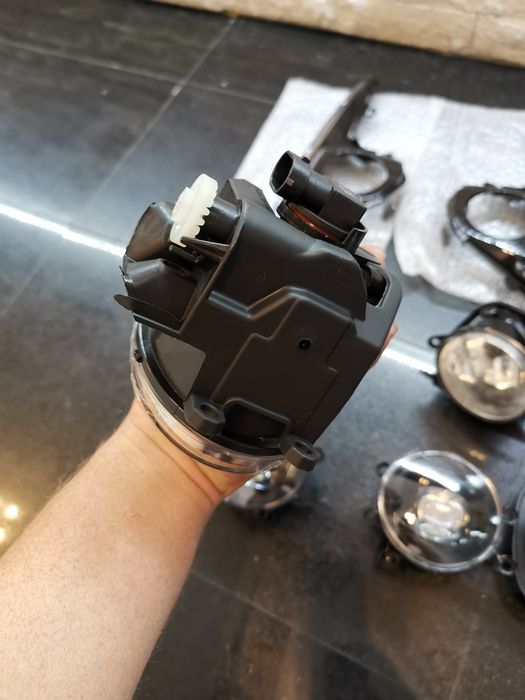 Proiectoare, instalație proiectoare, grile proiectoare Toyota yaris