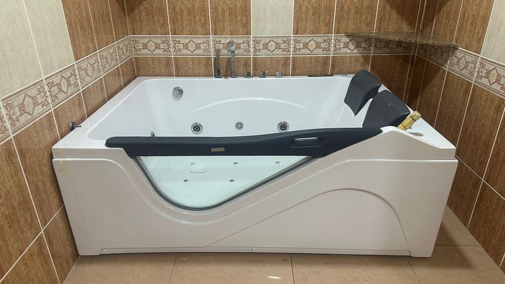 Жакузи почти новый