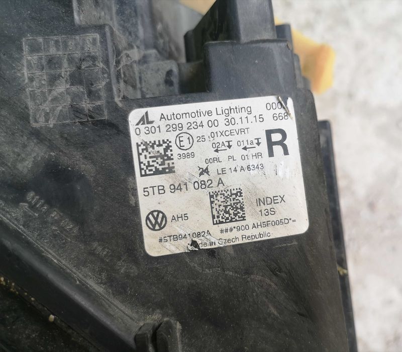 Оригинален фар Vw Touran Led