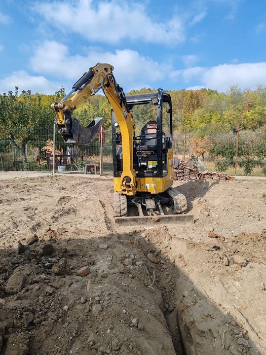 Inchiriez miniexcavator cu operator pentru diferite activități picon