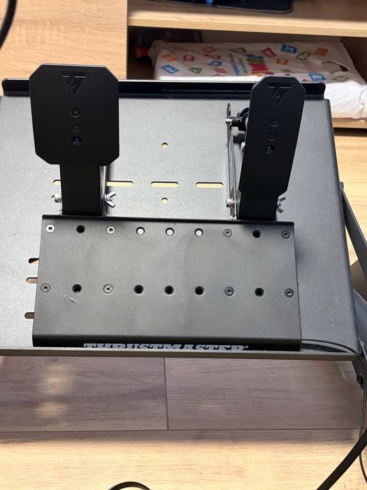 Thrustmaster T598-P с волан Ferrari SF1000 и Playseat f1