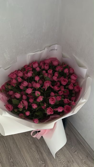 Свежые букет кустовых роз