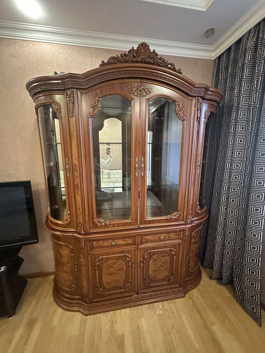 Продам б/у Шкаф-Сервант