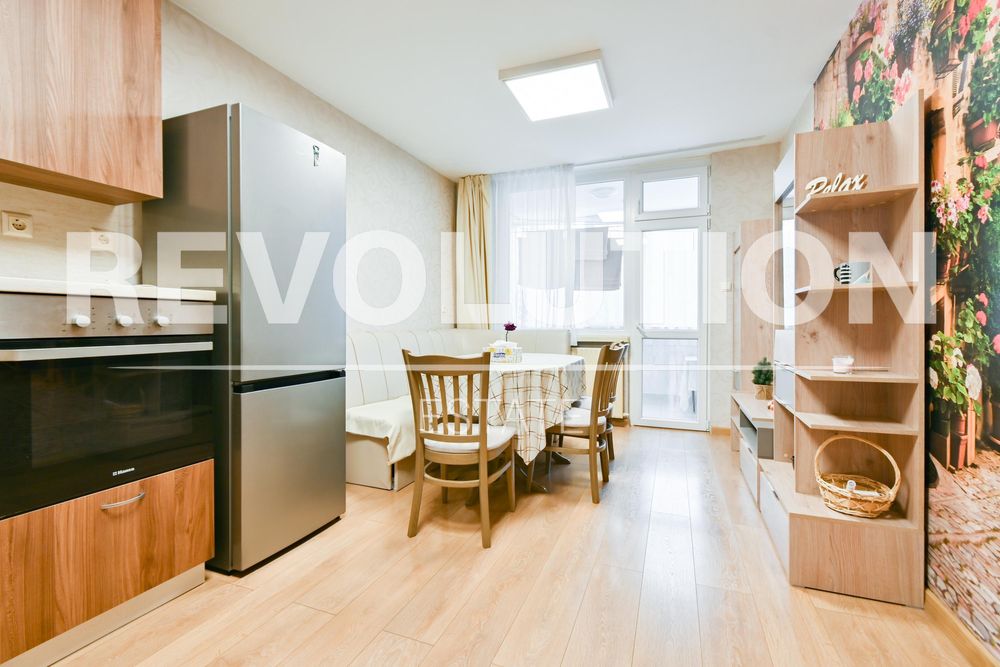 Тристаен апартамент в ж.к. Зона Б-5.