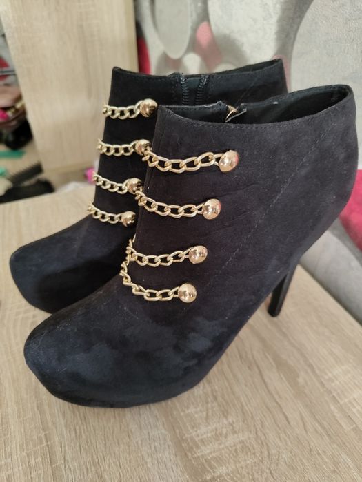 Дамски велурени боти