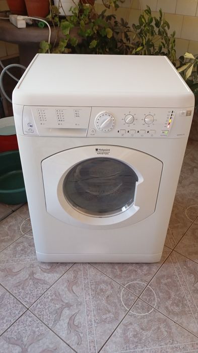 Mașina de spălat Hotpoint Ariston cu uscator
