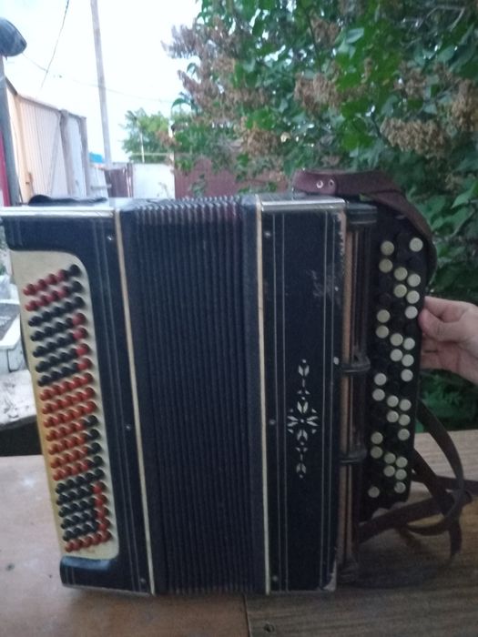Продам баян в нормальном состоянии