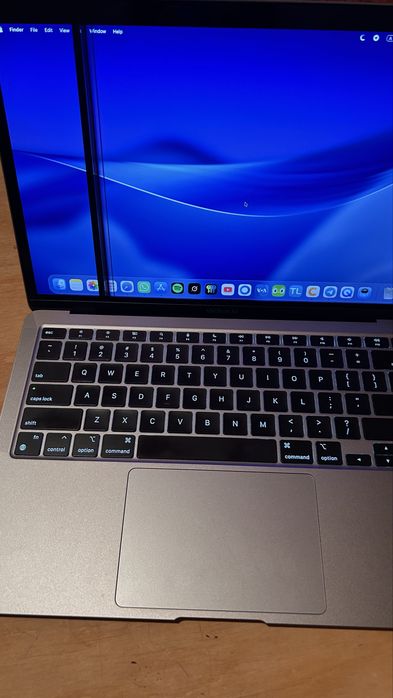 MacBook Air M1 2020 8/256 ГБ