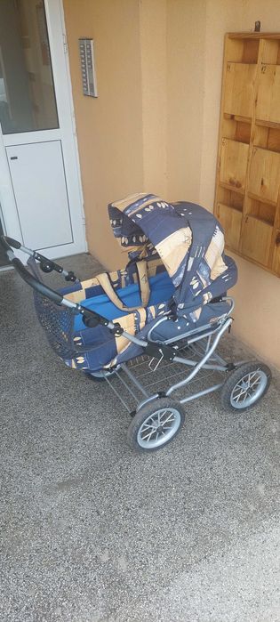 Детска количка с променяща се форма