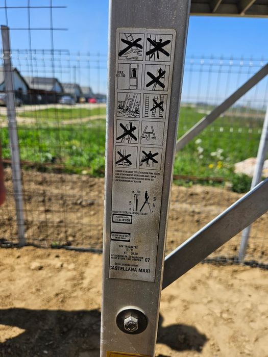 Scară profesională din aluminiu cu platformă – CASTELLANA MAXI