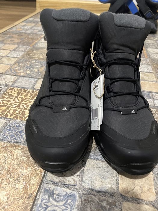 Продам adidas ботинки оригинал