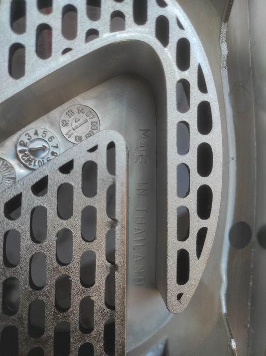 Решетка радиатора рест LX470 новая