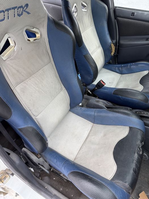 Сидения передние ковши