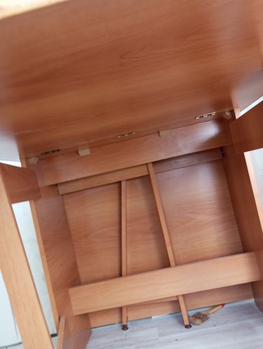 Продам стол складной 7000