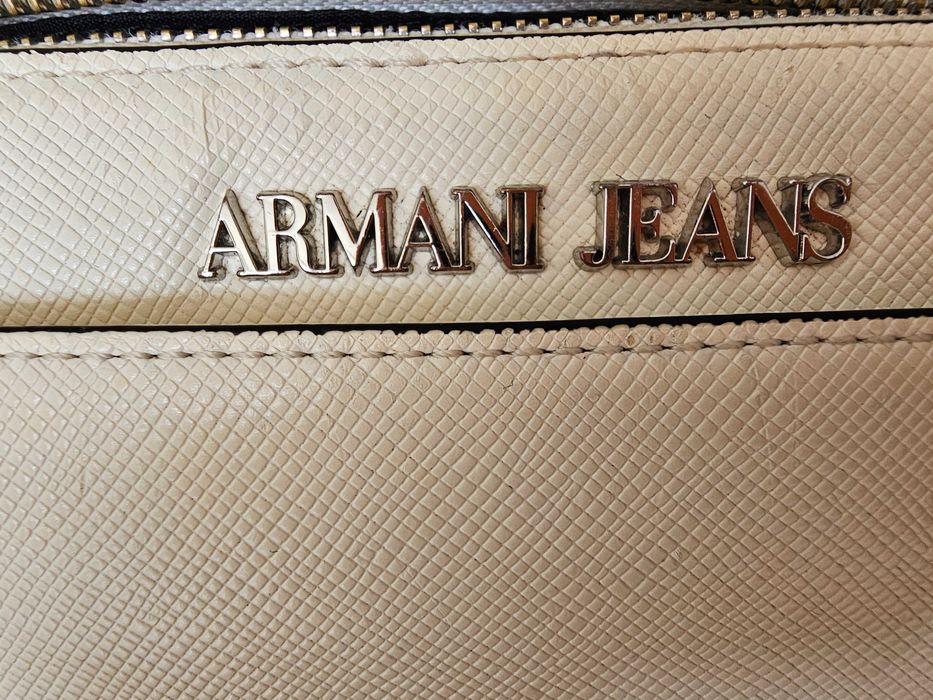 Бяла дамска чанта Armani Jeans. Оригинална.