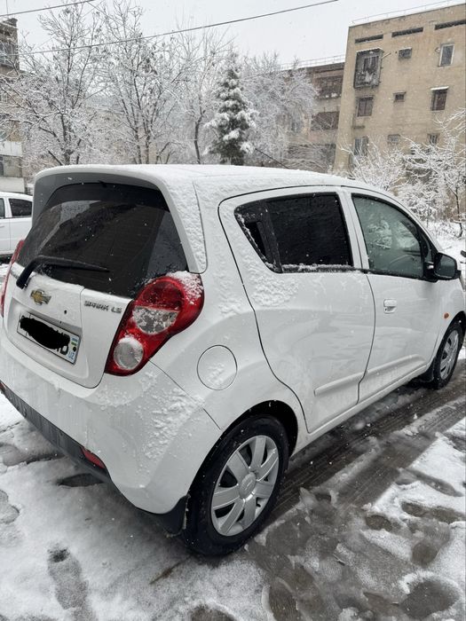 Spark 2011yil rangi oq