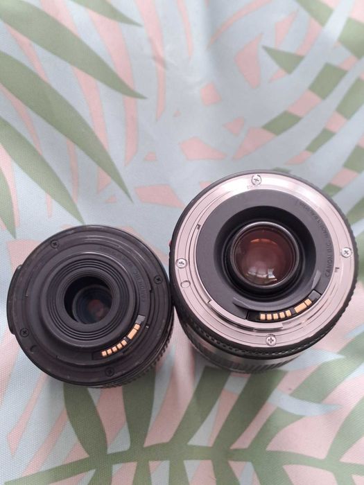 Цялостен комплект фотоапарат Canon EOS2000D / EF-S18-55mm EF 75-300mm