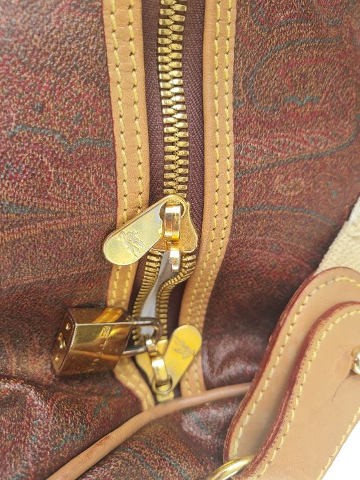 Продавам Марков Италиански кожен сак"ETRO"