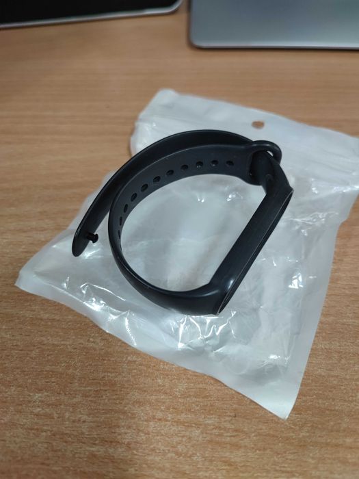 Каишки за Xiaomi mi band 6,7, и оригинален кабел за зареждане.