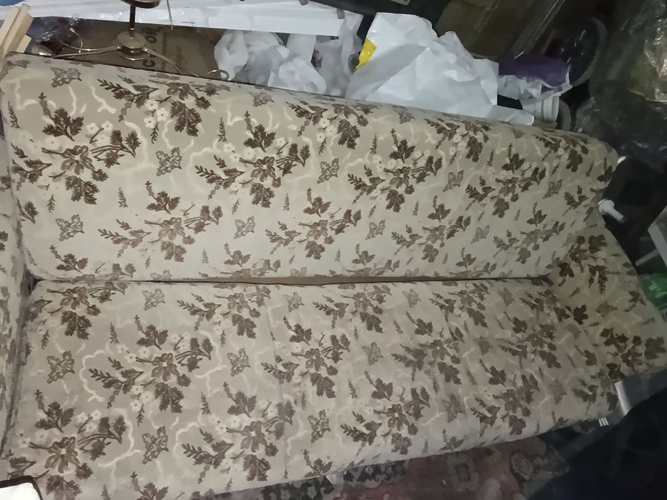 Продам диван чистый на дачу, в гараж