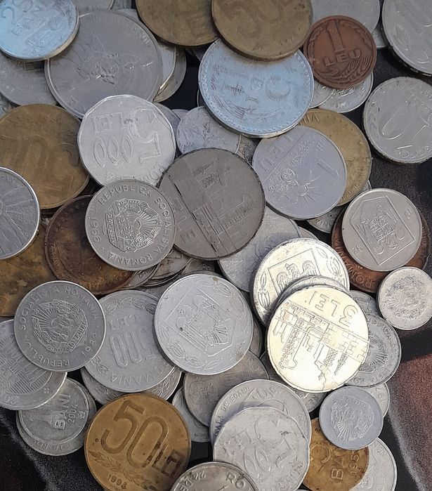 550 mnde vechi  peste 15 Țări plus geanta aluminiu ptr monede cadou