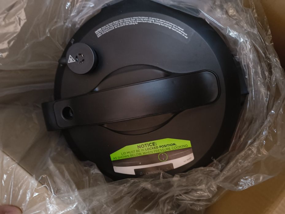 Crockpot doar testat o singură dată, aproape nou