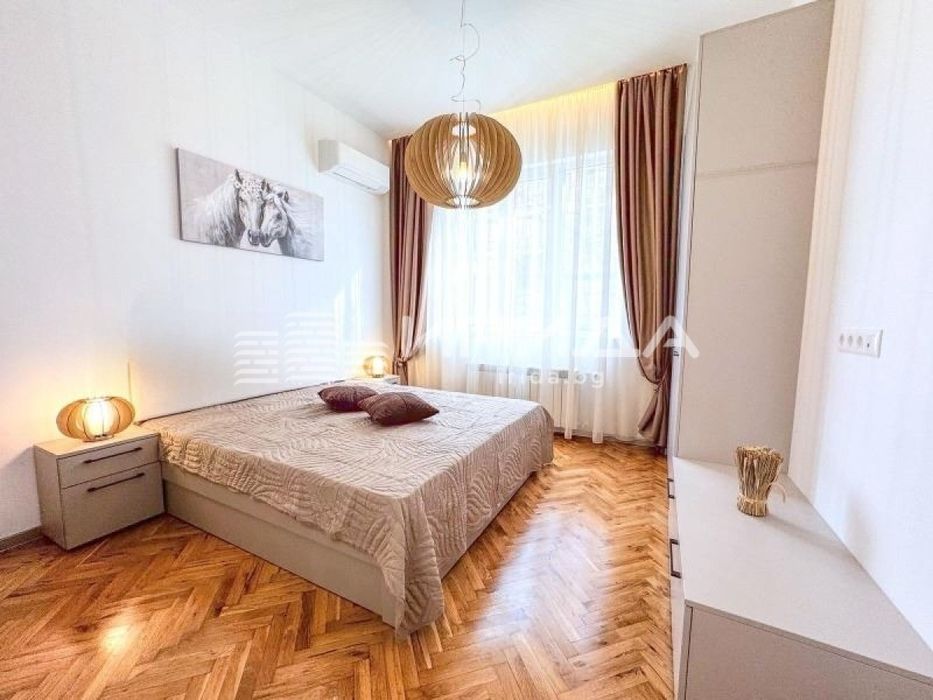 Ремонтиран тристаен апартамент до пл. Руски паметник