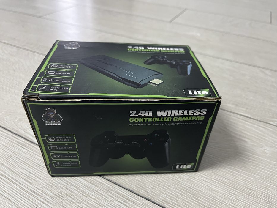 Vand consola jocuri cu doua controlere