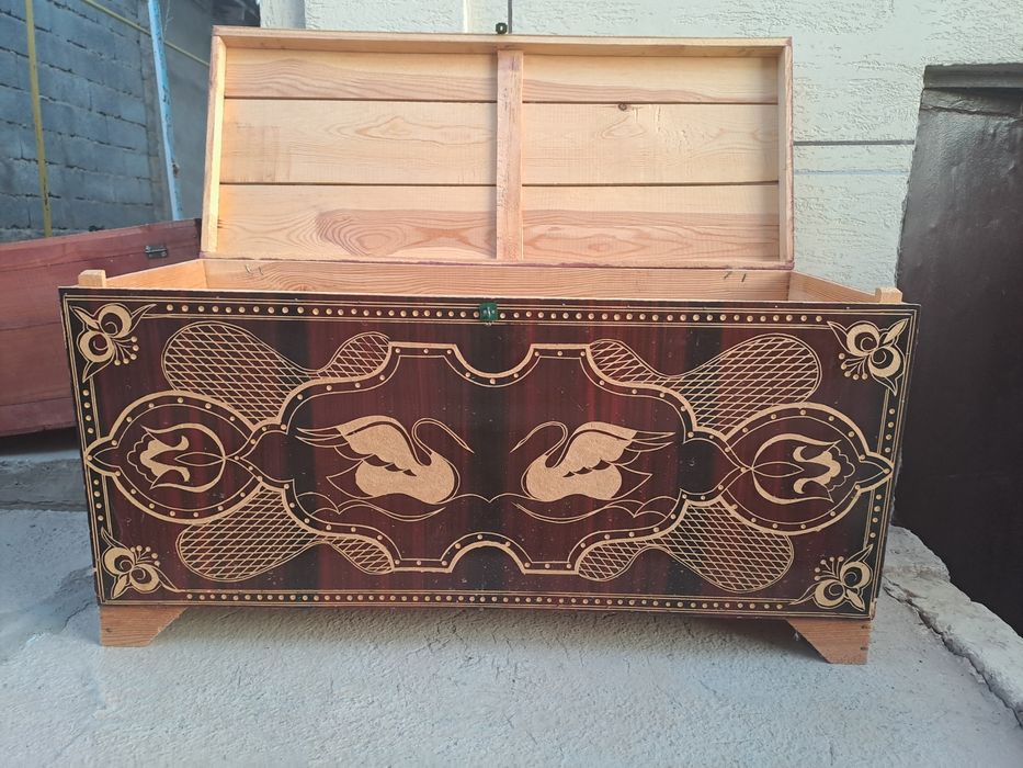 Сандық сатылады .