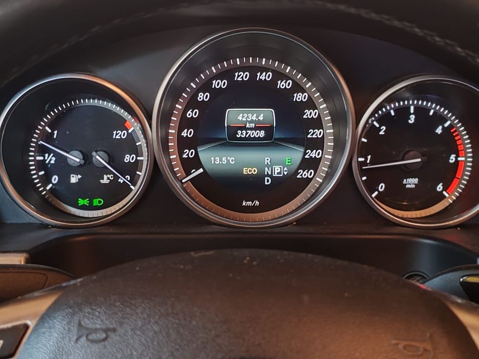 Vând Mercedes E200 fac schimb cu GLE