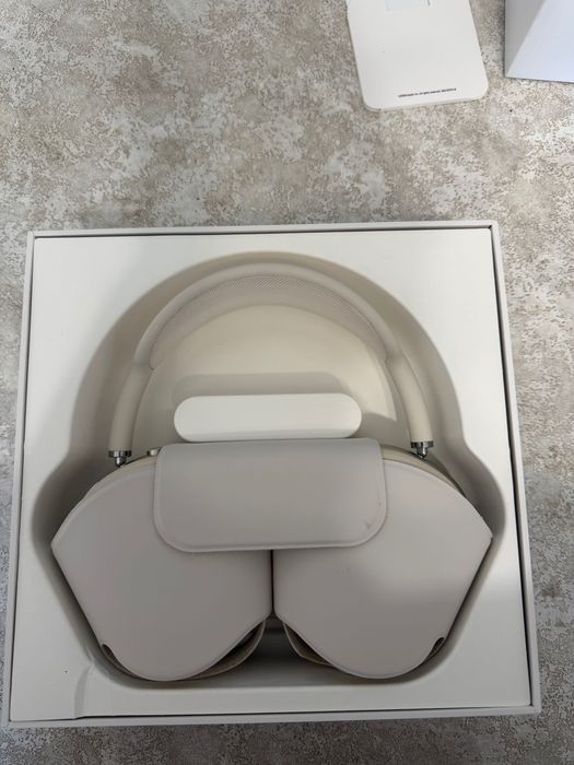 iPods Max продам