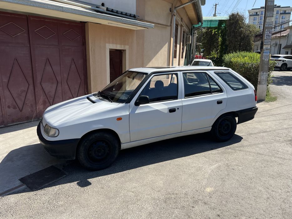 Продаётся Шкода Фелиция 1996 года, 2л бензин, инжектор, стикер зелёный