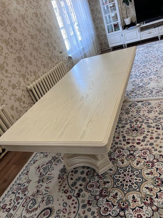 Стол из натурального дерева