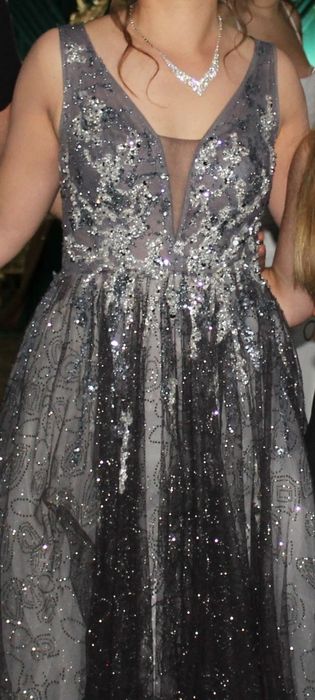 Уникална официална рокля няма забележки по нея, размер ХС