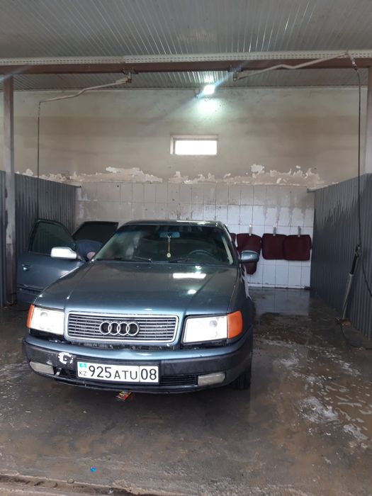 Автомобиль Ауди С4