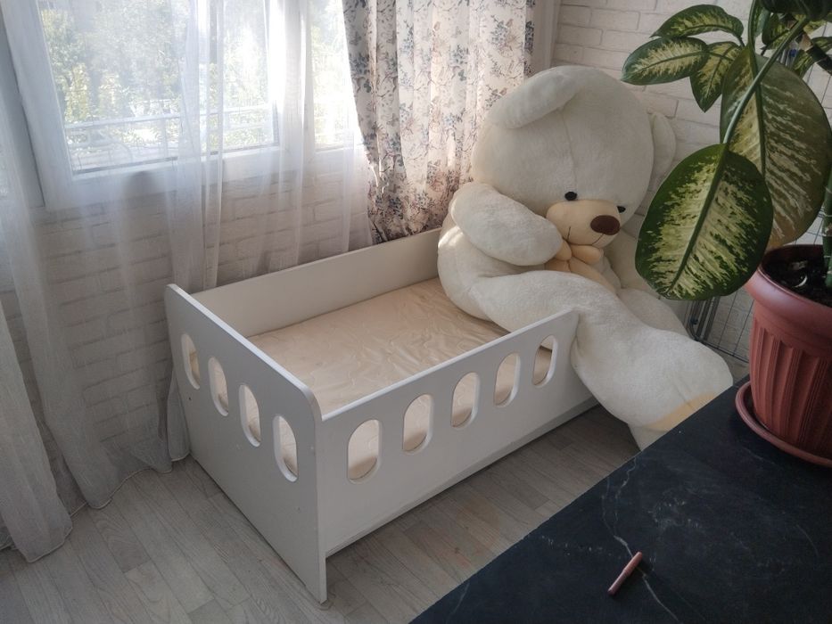 Продам две детские кровати.