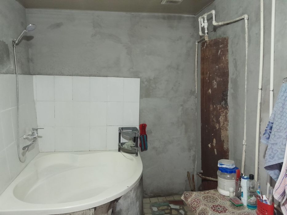 Hovli joyli uy sotiladi