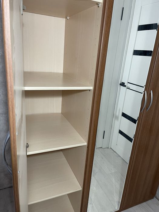 Шкаф 3х дверный с зеркплом