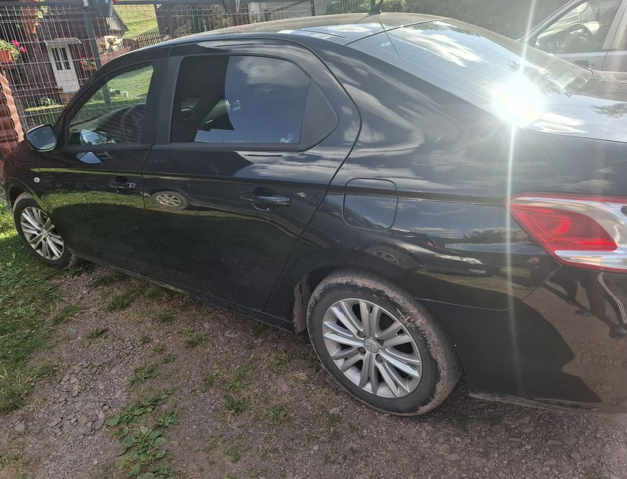 Vând Peugeot 301