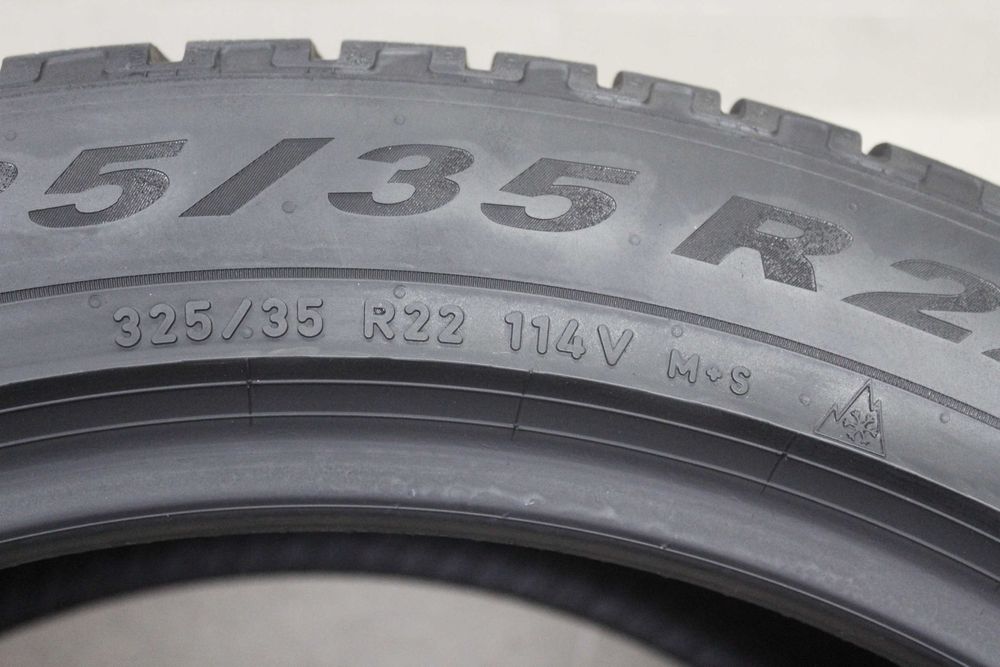 325/35-22 Pirelli Scorpion Winter