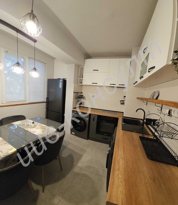 Продава се Тристаен апартамент в Велико Търново, Център - 70 кв.м за 1558 €/кв.м - Снимка #2